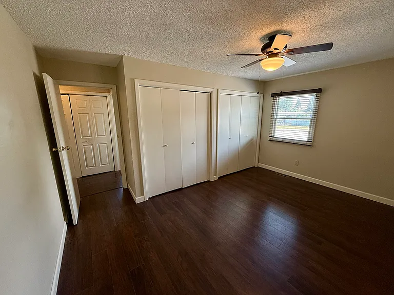 408 Anamosa St — Photo 12