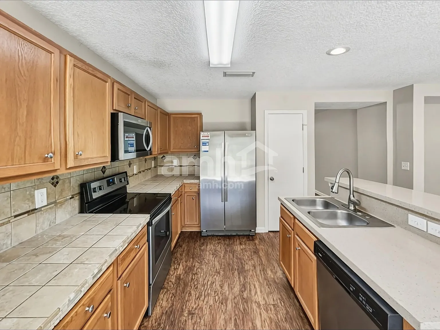 4 bed, 2.0 bath, 2016 sqft, $2,145 — Photo 3