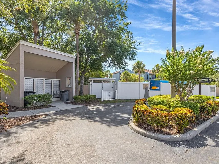 6127 Bayside Key Dr — Photo 48