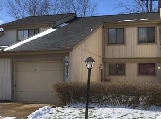 5570 Candlewood Ct, Parma, OH 44134