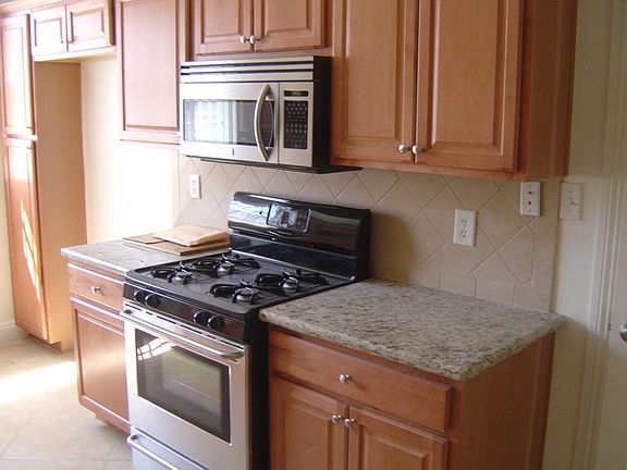 3rd image of 1416 S Beverly Dr