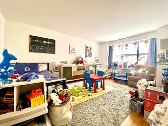 Rented by R New York