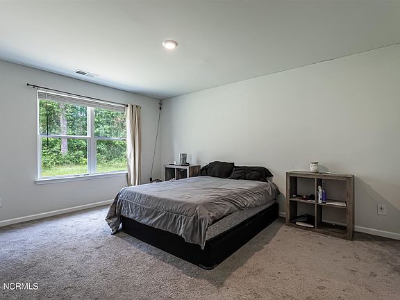 5th image of 374 Ellis Rd SE