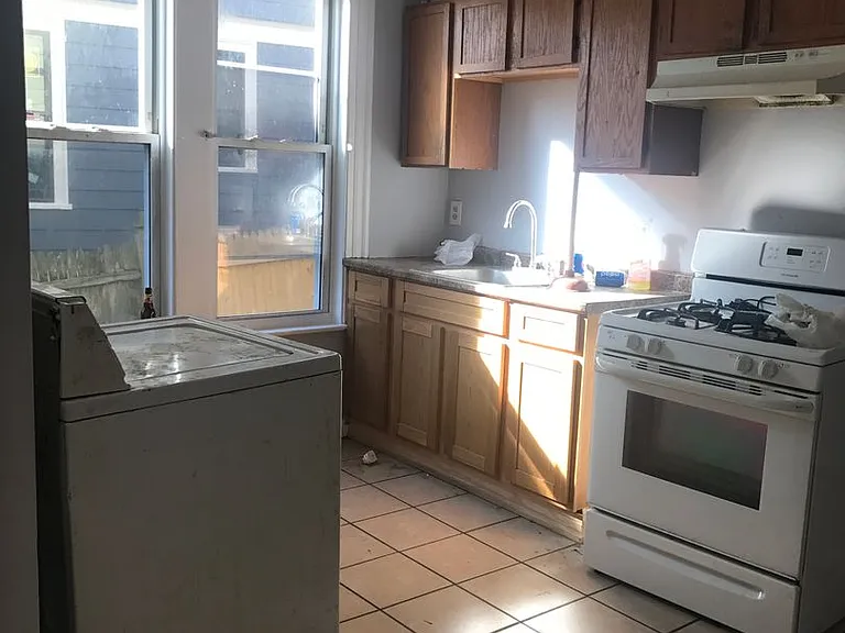 22 Downer Ave — Photo 2