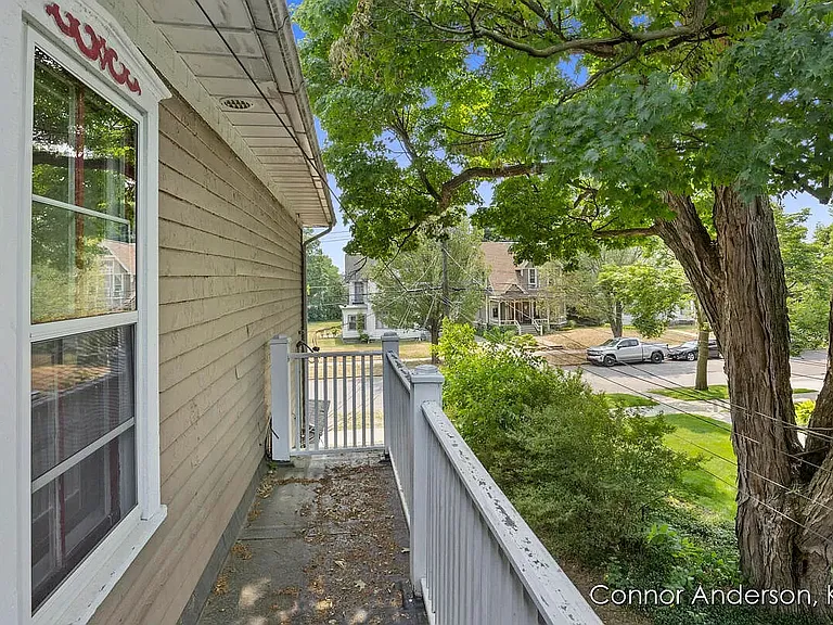 469 Crescent St NE — Photo 11