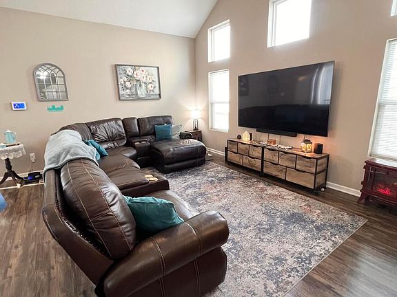 4th image of 5652 Long Branch Pl