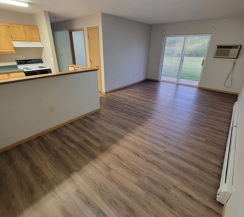 1st image of 400 13th Ave NW