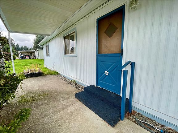 3rd image of 1415 Alonda Lane NE