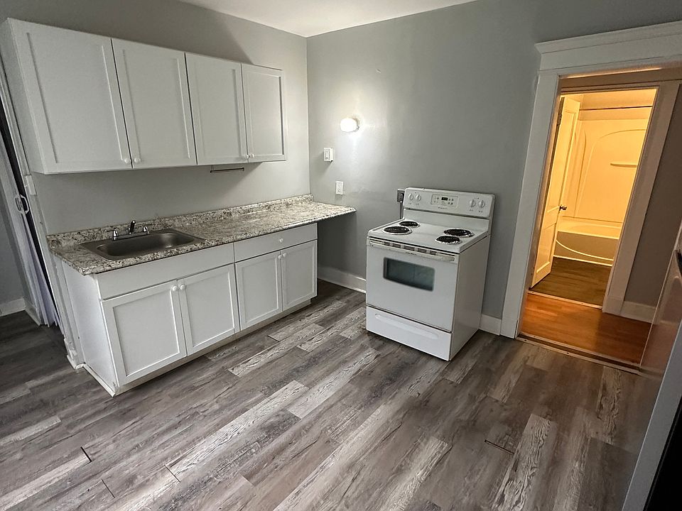 1st image of 35 Webb St #22