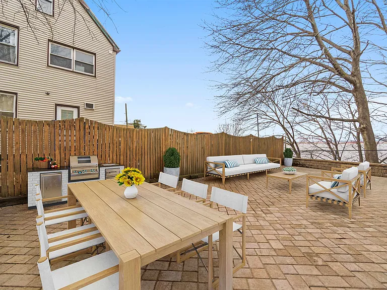 178 W 33rd St #1 — Photo 33