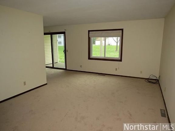 3rd image of 997 Greenhaven Dr #906