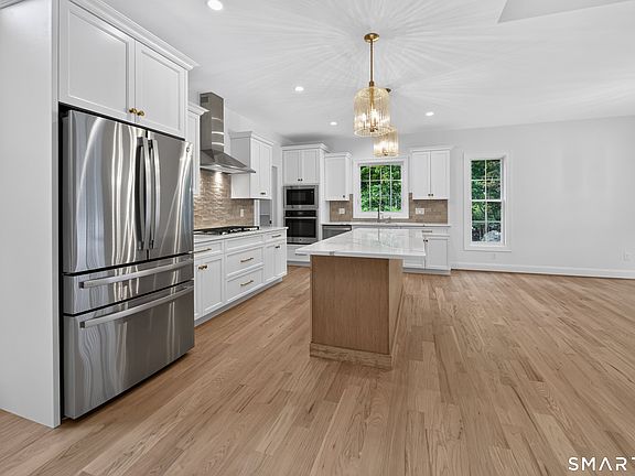 5th image of 10 Maple Avenue