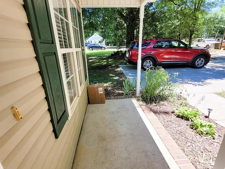 539 N Taylor St — Photo 2