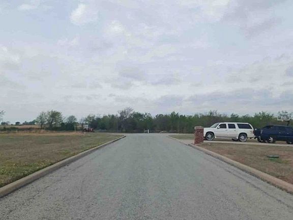 Exterior Neighborhood (street photo)