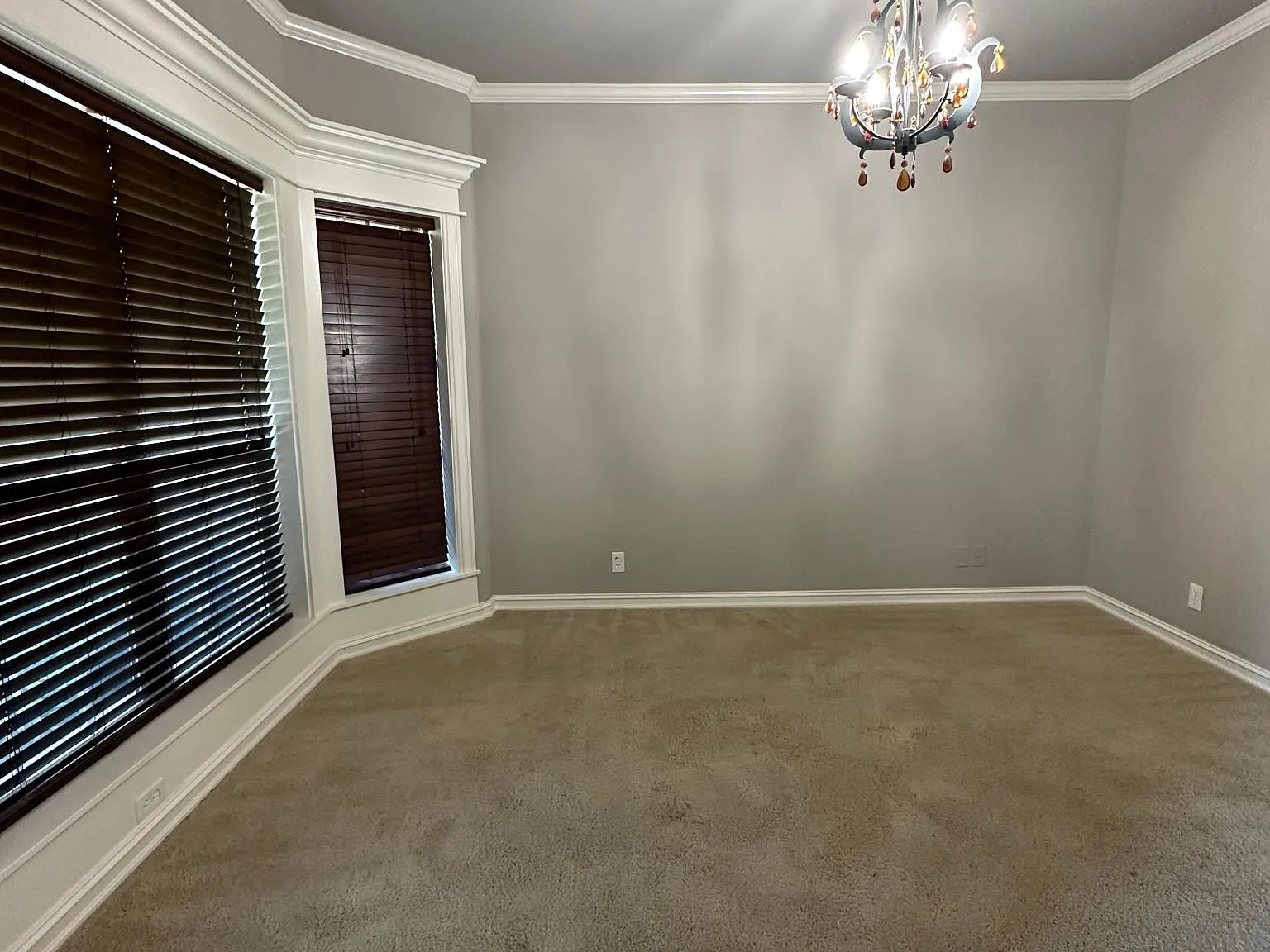 2820 N Fern Ave — Photo 3