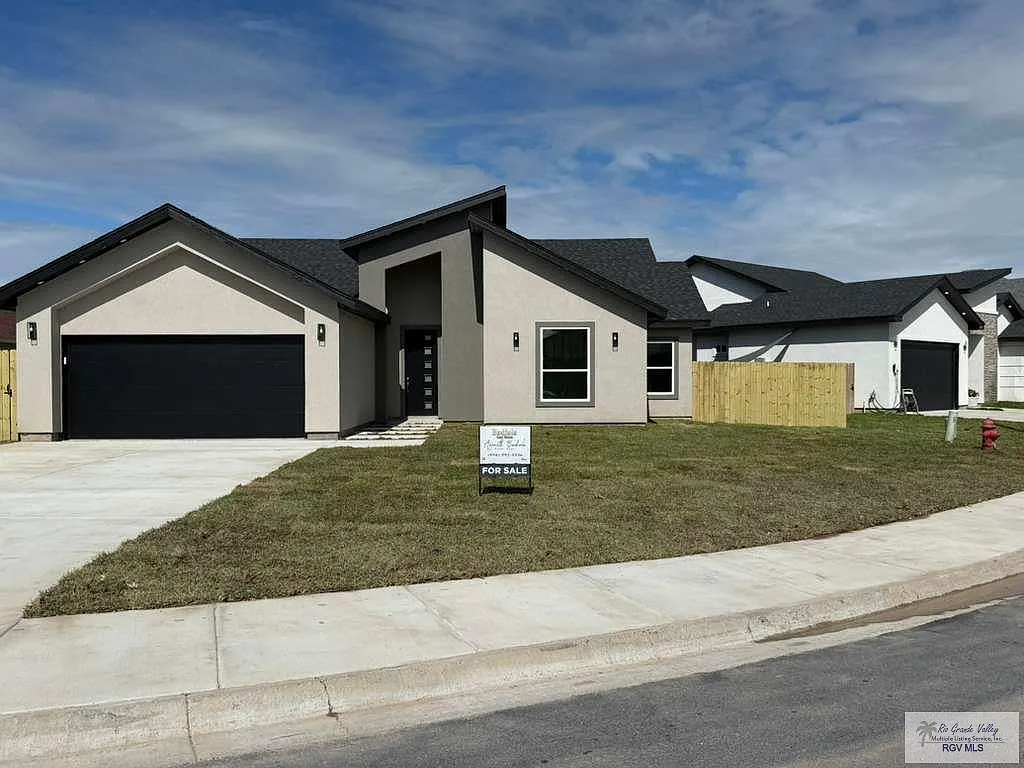 3 bed, 2.5 bath, 1648 sqft, $2,300 — Photo 1