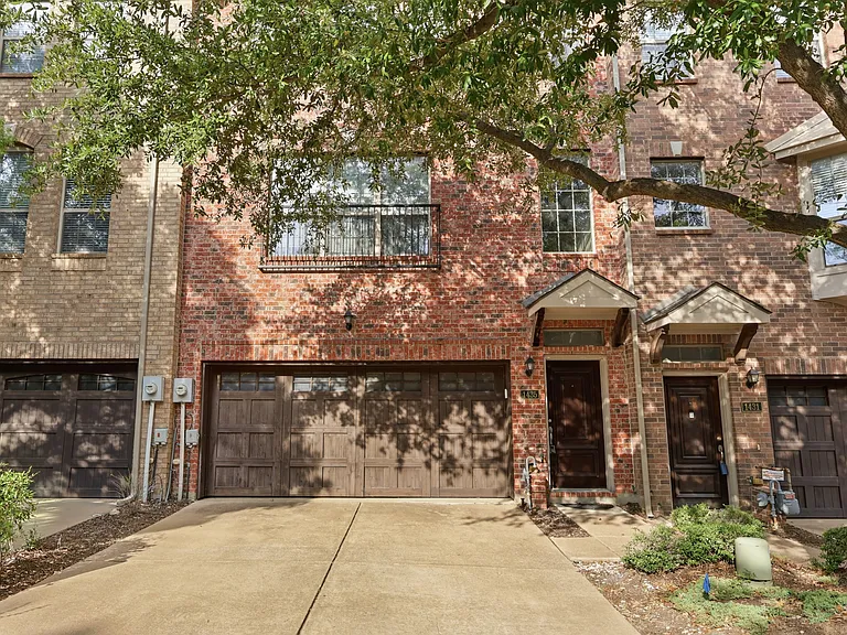 1435 Chase Ln — Photo 2