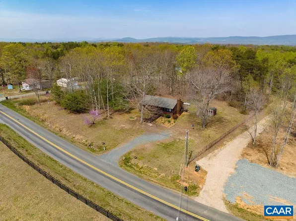 2122 Martin Kings Rd, Scottsville, VA 24590