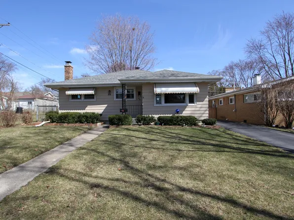 319 Prospect Ave, Mundelein, IL 60060