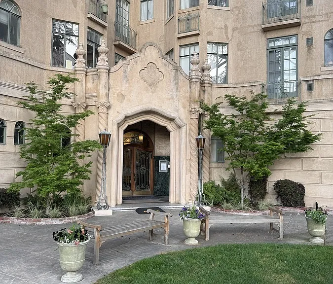 345 Forest Ave #406 — Photo 1