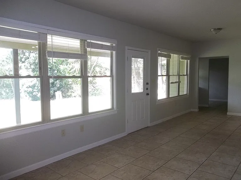 210 Loma Vista Dr S — Photo 14