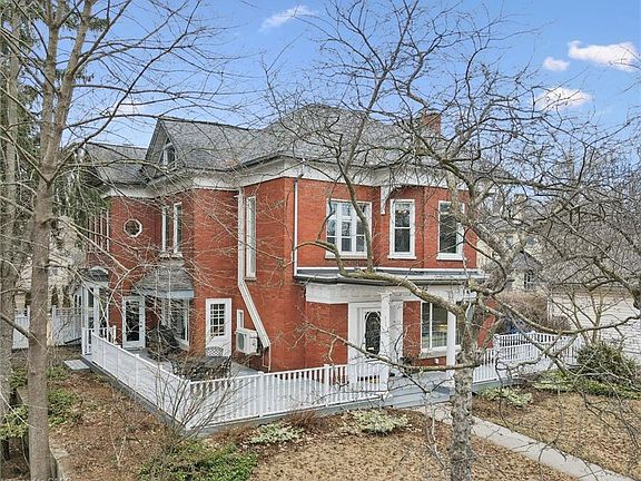 3rd image of 42 Lansdowne Rd N