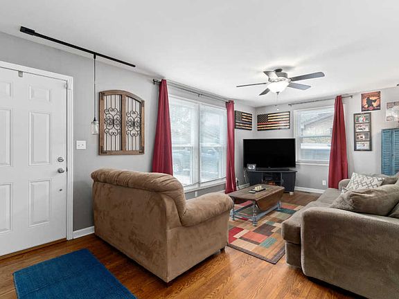 4th image of 812 Hayden Dr