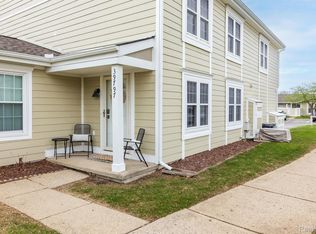 39797 Village Wood Ln, Novi, MI 48375