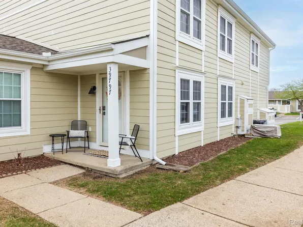 39797 Village Wood Ln, Novi, MI 48375