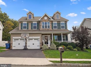 2205 Sunnyvale Dr, Pennsburg, PA 18073