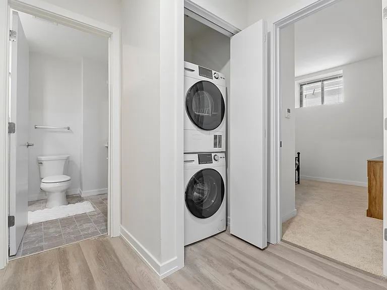 Altamont Apartments Limited-Time Special! First Month FREE with Approved Application! — Photo 38