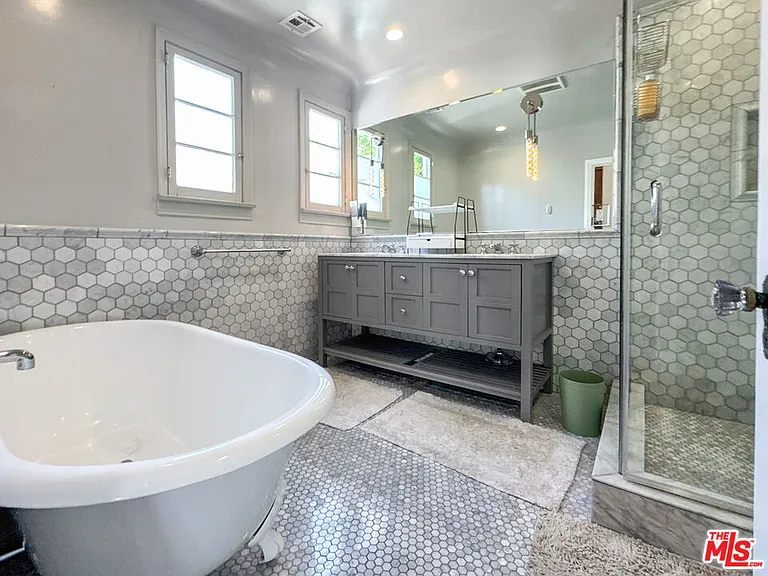 345 Westbourne Dr — Photo 25