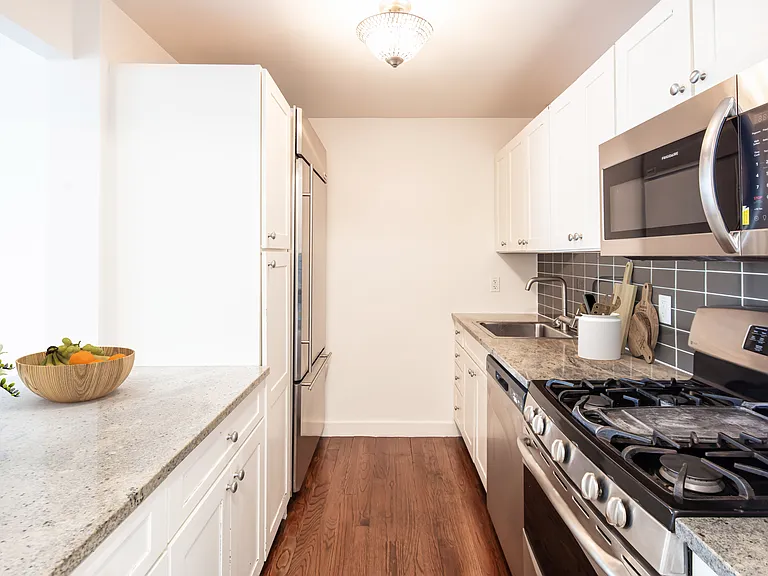 130 Bradhurst Ave #705 — Photo 6