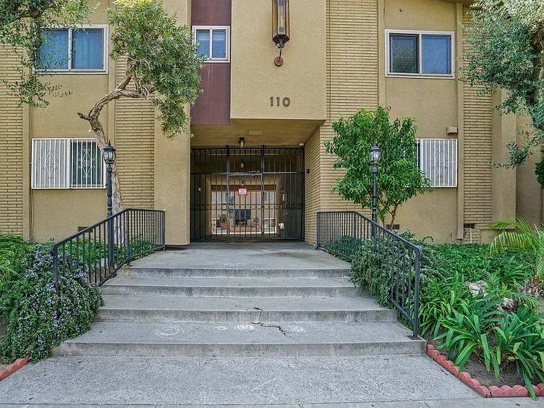 110 E Hillcrest Blvd #216 — Photo 14