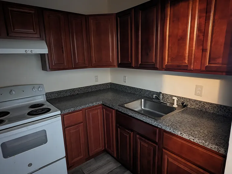 1924 Elizabeth Ave #8 — Photo 2