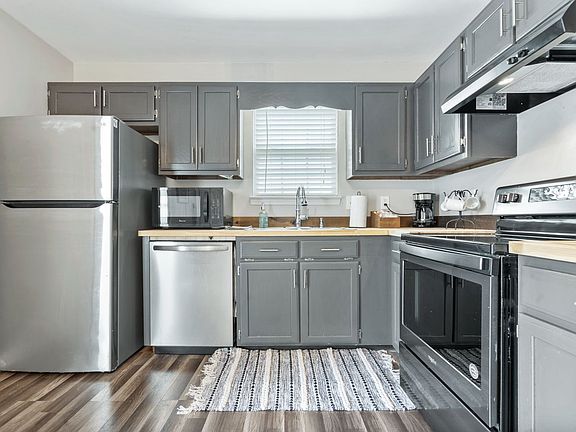 2nd image of 3185 Holly Brook Cir NE