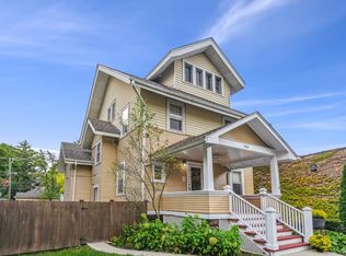 2734 Central St, Evanston, IL 60201