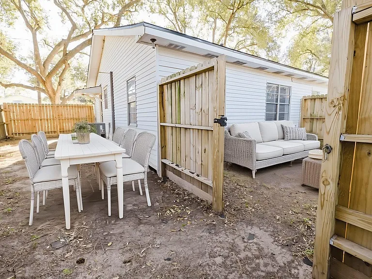 2518 Daugherty St — Photo 16