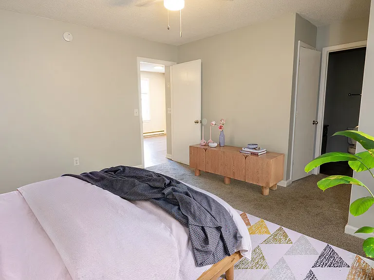 Willow Tree Apartments — Photo 25