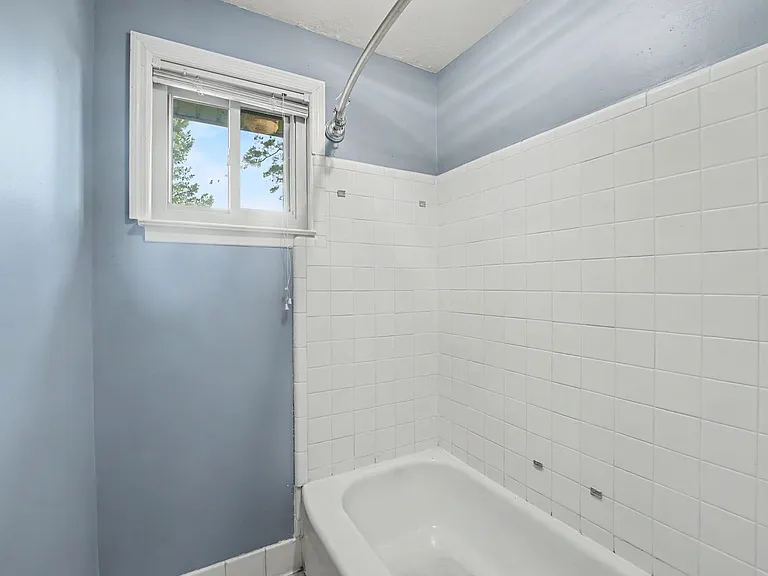 18 Silverstone Cir — Photo 18