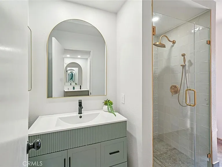 1500 Country Club Dr — Photo 23