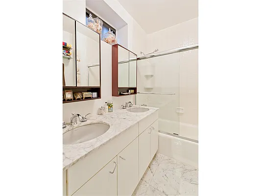 Sold by Douglas Elliman | media 21