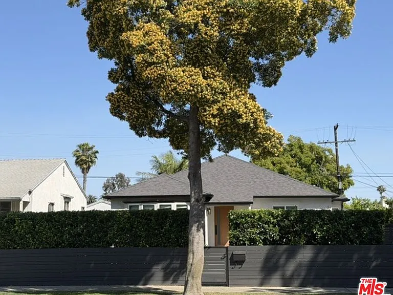 1768 S Fairfax Ave — Photo 2