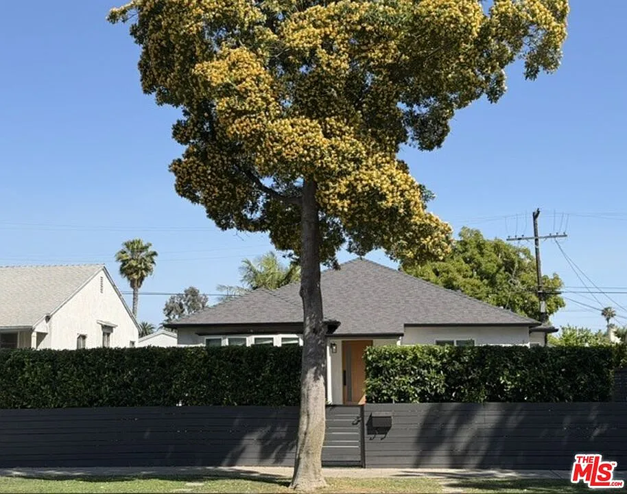 Building Photo - 1768 S Fairfax Ave