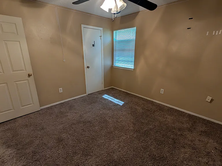178 Martin Dr — Photo 10