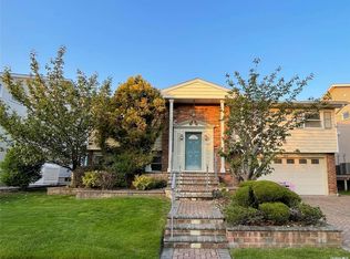 216 Greenway Rd, Lido Beach, NY 11561