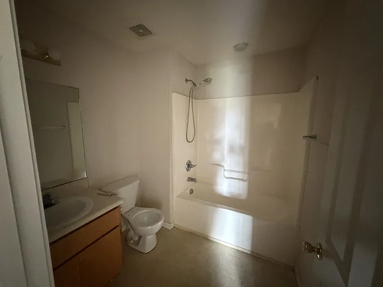 101 Hall St #212 — Photo 9