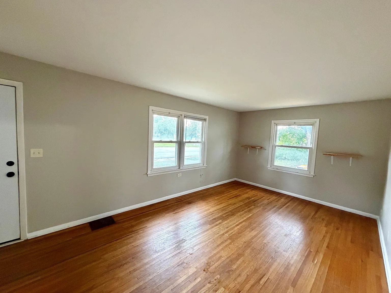 4 bed, 1224 sqft, $2,400 — Photo 2