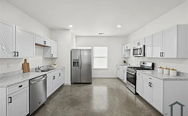 4 bed, 1390 sqft, $1,750 — Photo 2