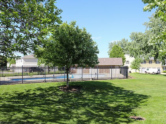 3rd image of 223 Sunset Ct #223